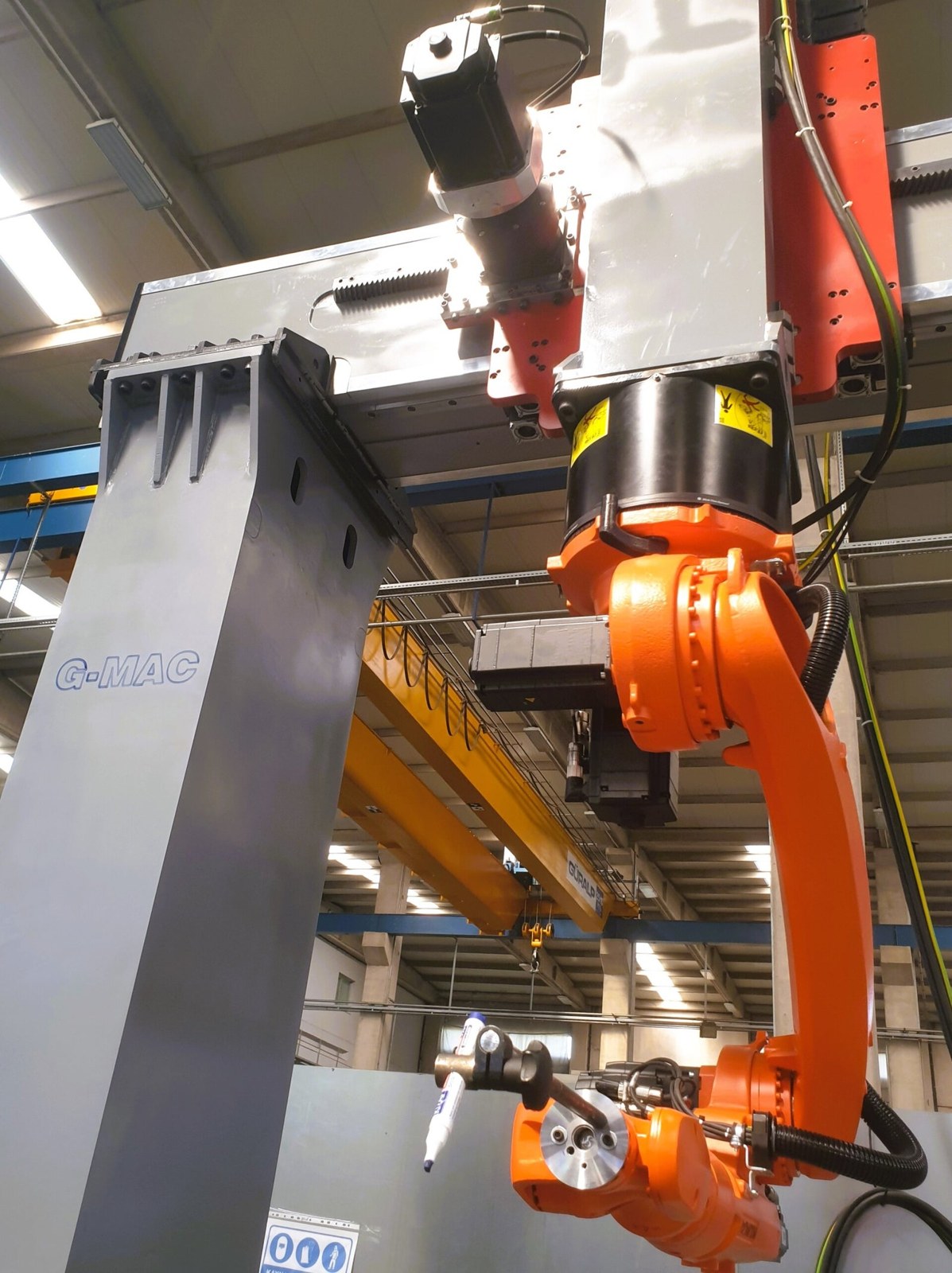 Recycling ships with robots