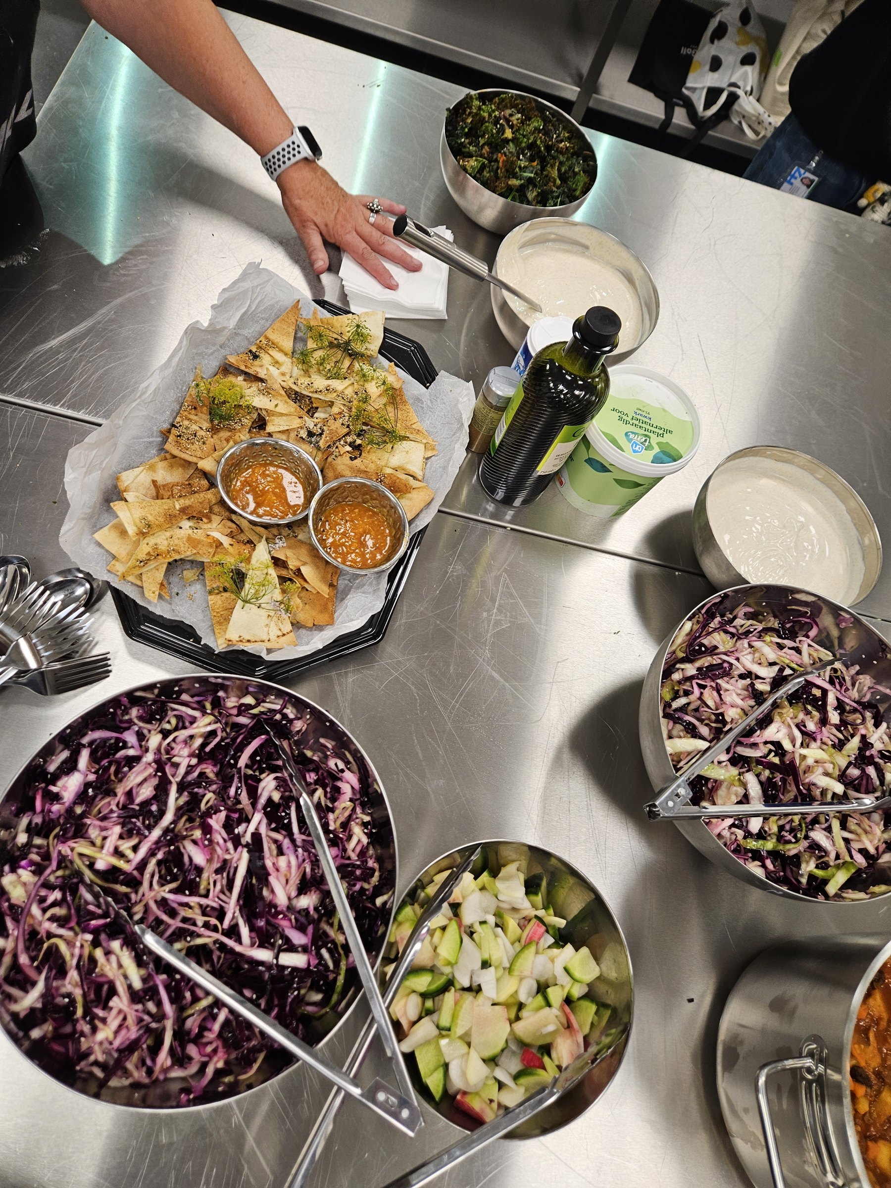 Students cook in the test kitchen for the first time (3)